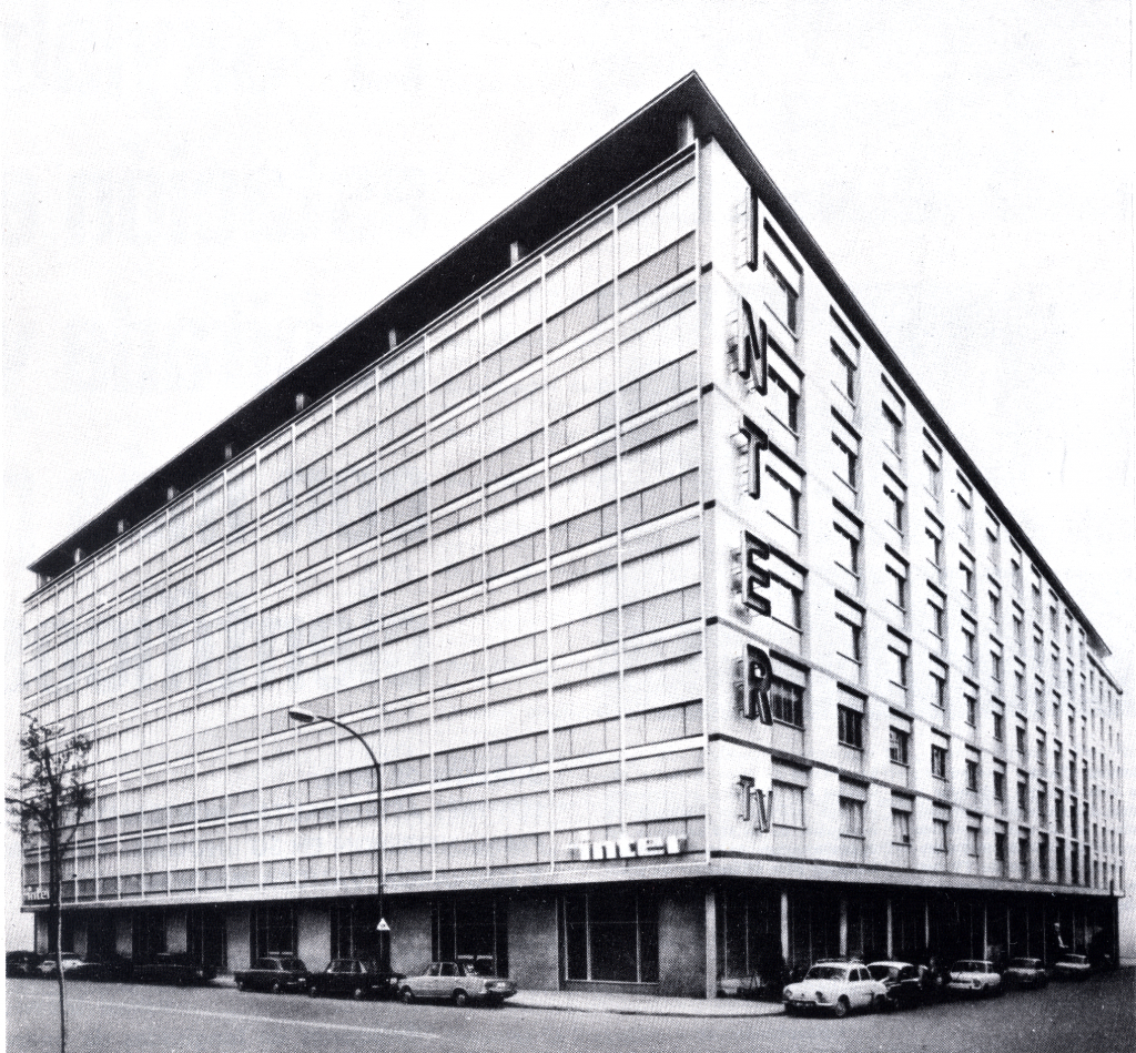 Factoría de Inter Electrónica, ubicada en Travessera de las Corts (1973)